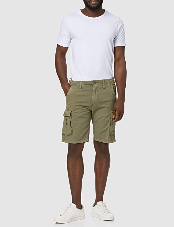 combinar pantalones verdes hombre - VisteConClase.com